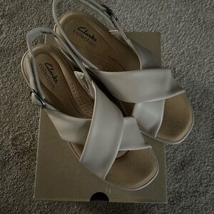 NWT New Clark’s Clara Cove Tan Wedge Comfort Sandals sz 9